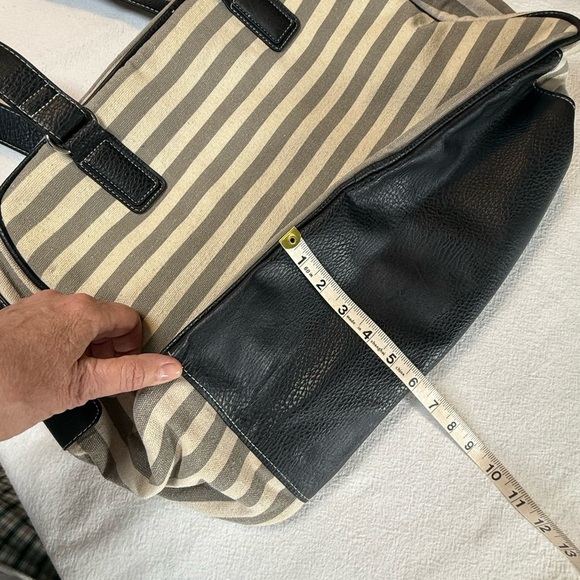 BUENO Striped Canvas Duffel Bag, Carry All , Weekender, Looks New - Picture 9 of 10
